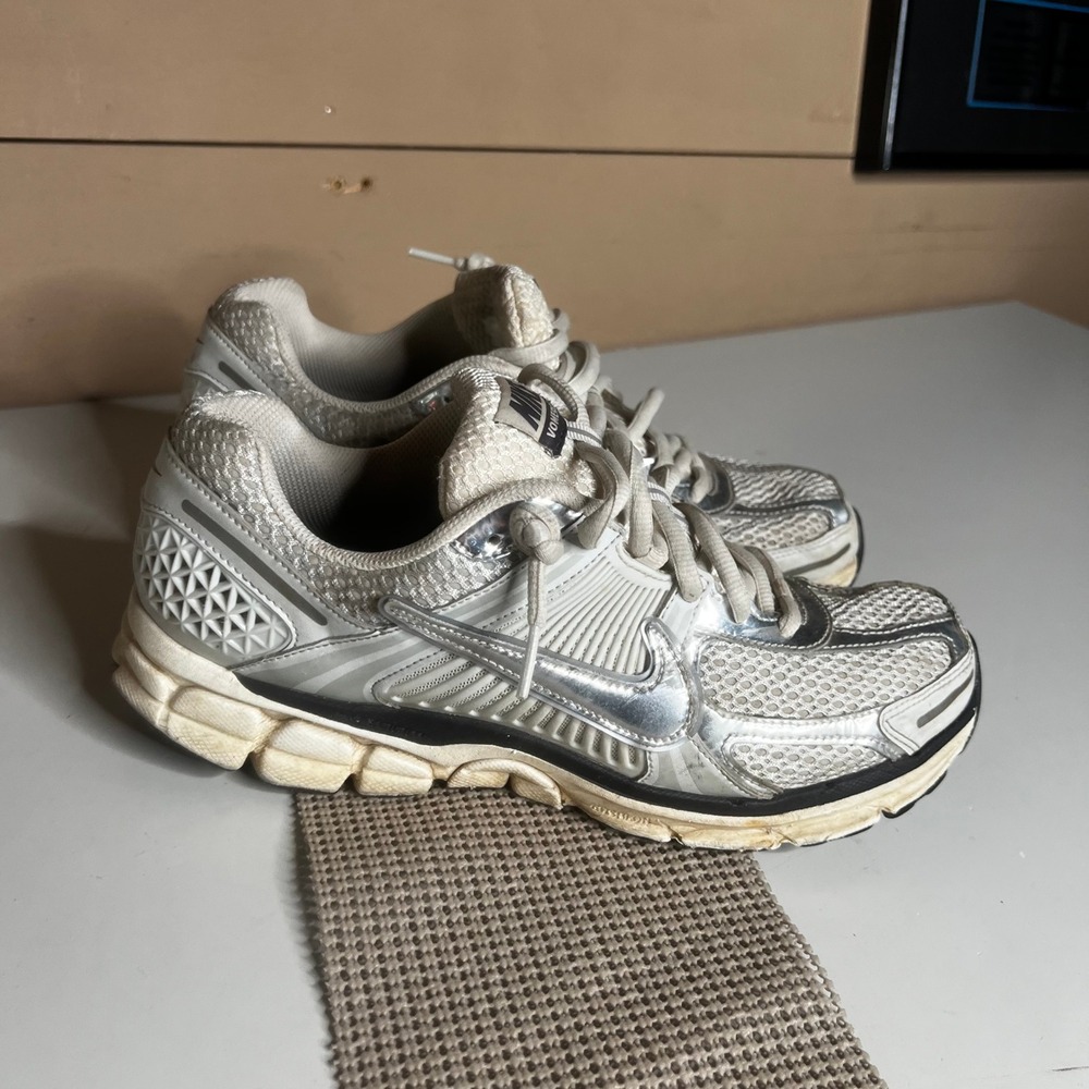 Nike Zoom Vomero 5 Womens Metallic Silver Photon Dust FD0884-025 Size 12